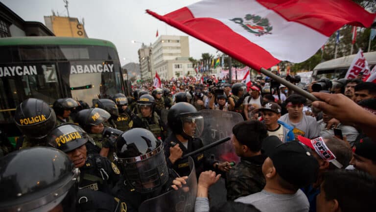Turistas ecuatorianos varados en Perú por las protestas