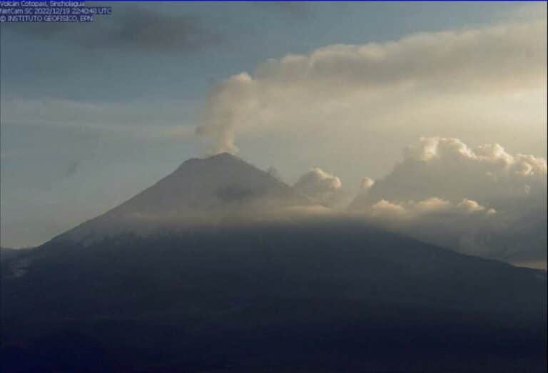 Cenizas del Cotopaxi llegaron al norte y sur de Quito