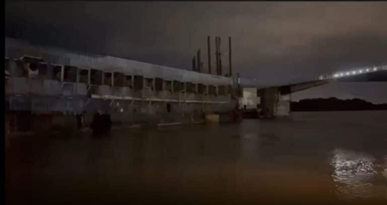 Barcos a la deriva chocaron contra el puente Santay, en Durán | Video