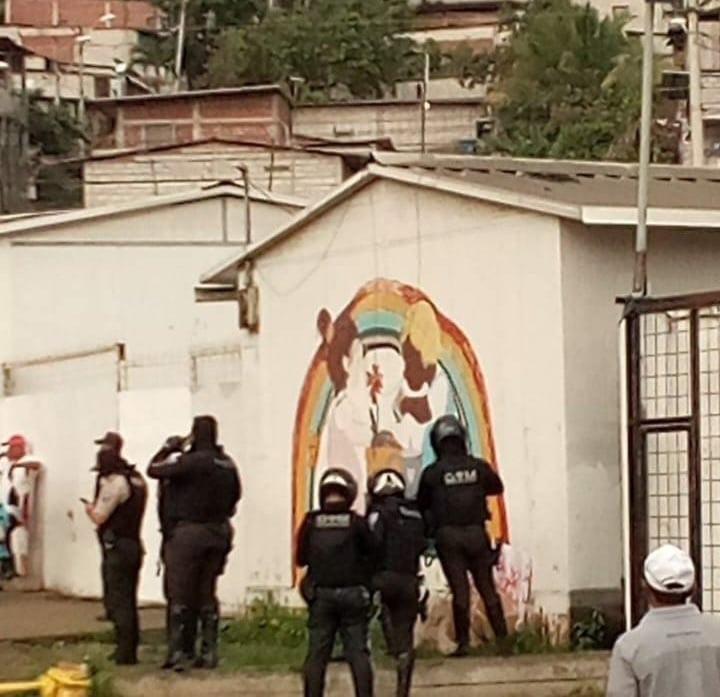 Hallan restos humanos en las afueras de un colegio, en Guayaquil