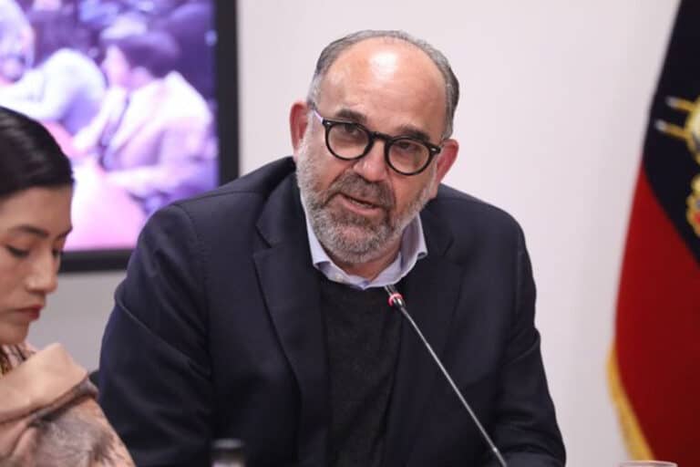 Gerentes de empresas públicas deben poner a disposición sus cargos, por petición del Gobierno