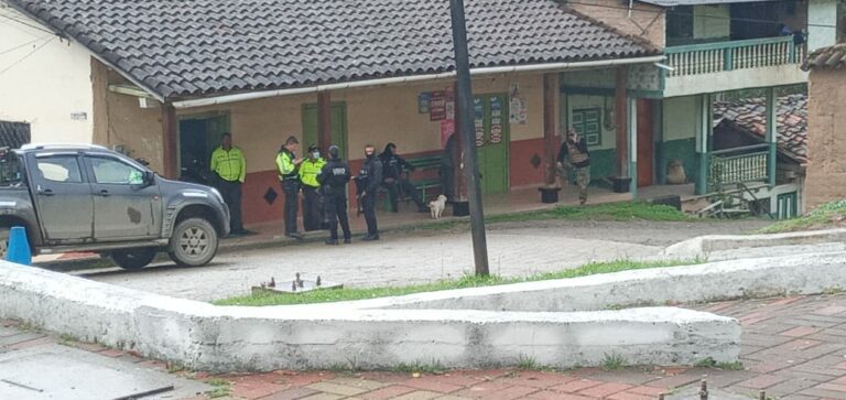 Denuncian invasión minera con resguardo policial en laderas de Fierro Urco