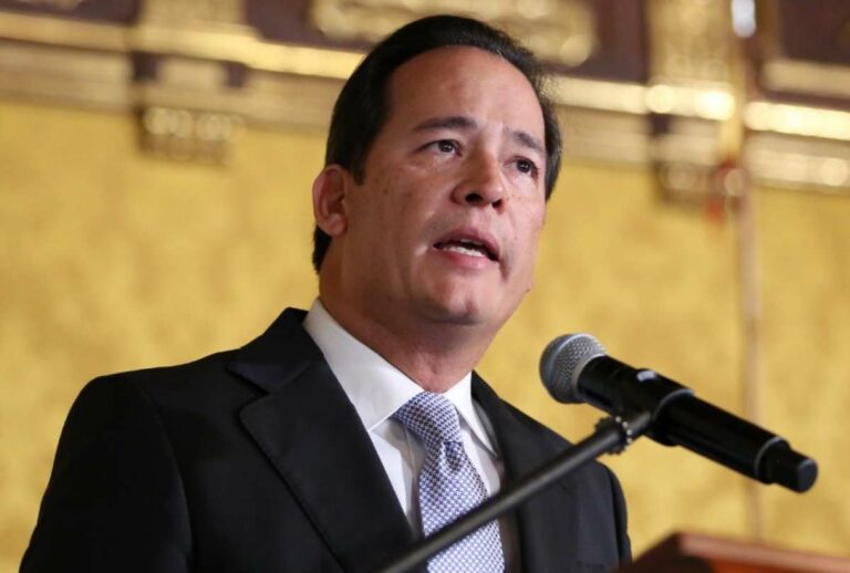 Henry Cucalón: «no hay causal para que el presidente salga del poder»
