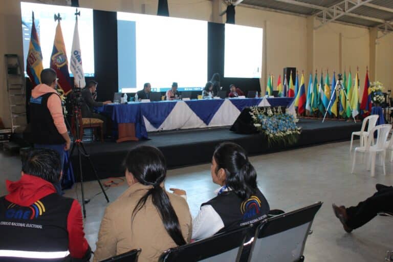 En Loja se suspende escrutinio por errores de impresión en actas