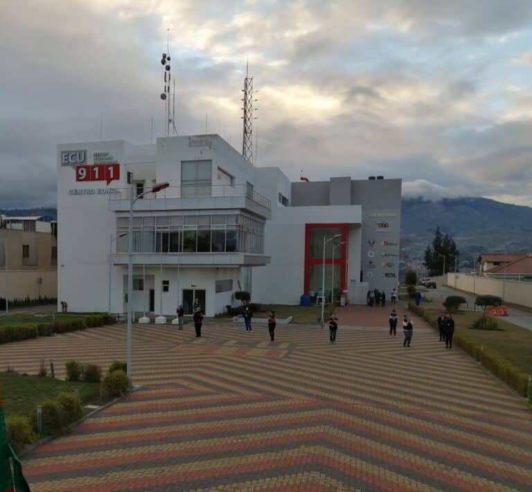 Altos funcionarios del ECU 911 no cuentan con estudios universitarios