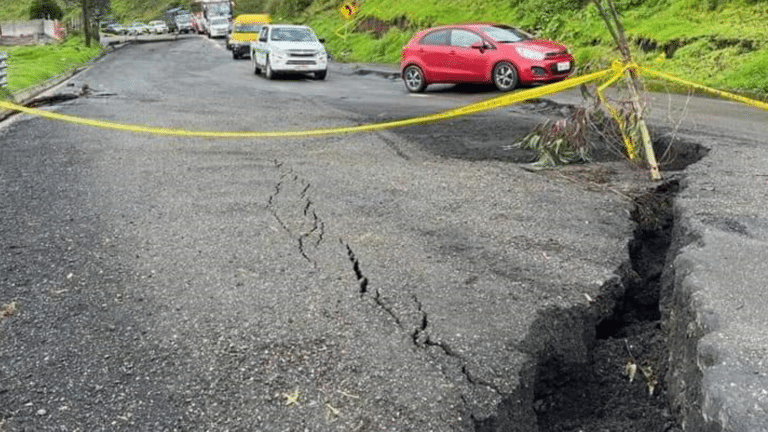 Alausí se declara en emergencia por movimiento de masas