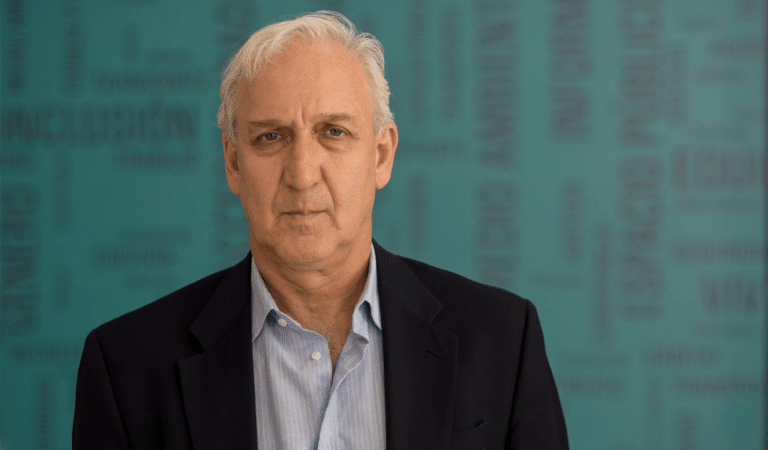 Exembajador argentino tilda de mentiroso a Juan Carlos Holguín