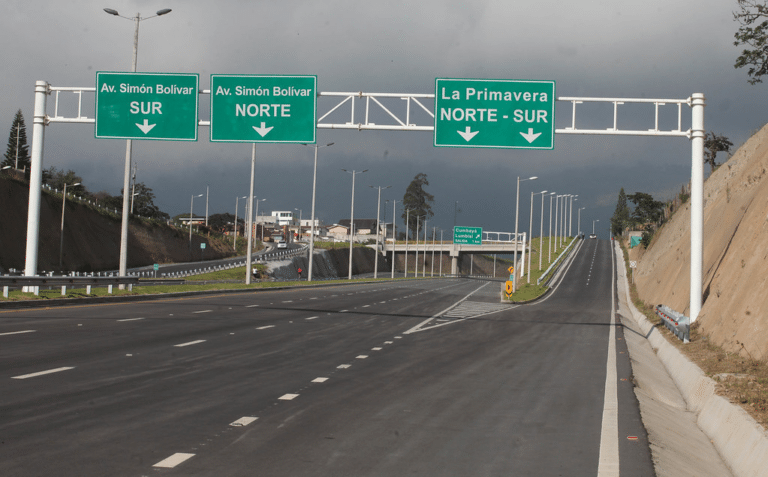 Hallan un cadáver en la Ruta Viva, en Quito