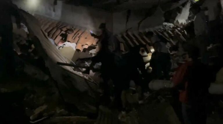Tragedia en Alausí: un deslave sepulta a varias viviendas