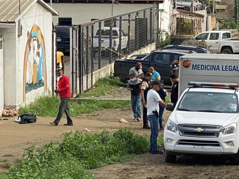 Hallaron dos cuerpos cerca de escuelas en Guayaquil