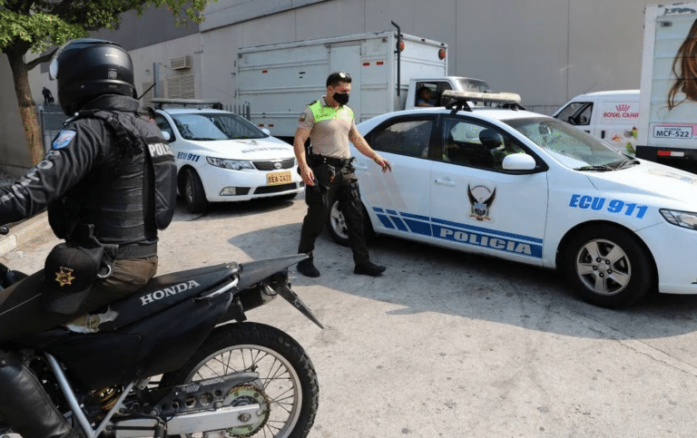 Sospechoso huyó en una patrulla durante una persecución