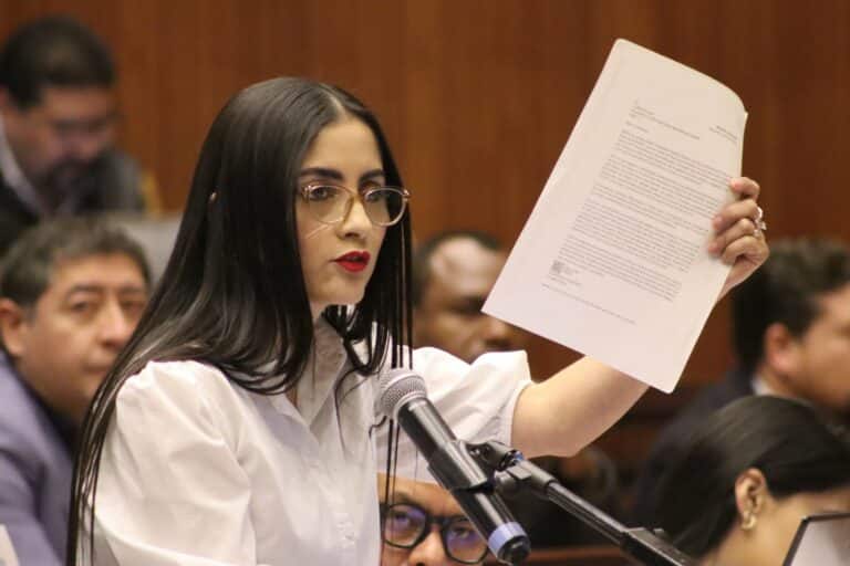 Viviana Veloz: «Lasso, usted fracasó como gobernante, no prolongue su agonía política»