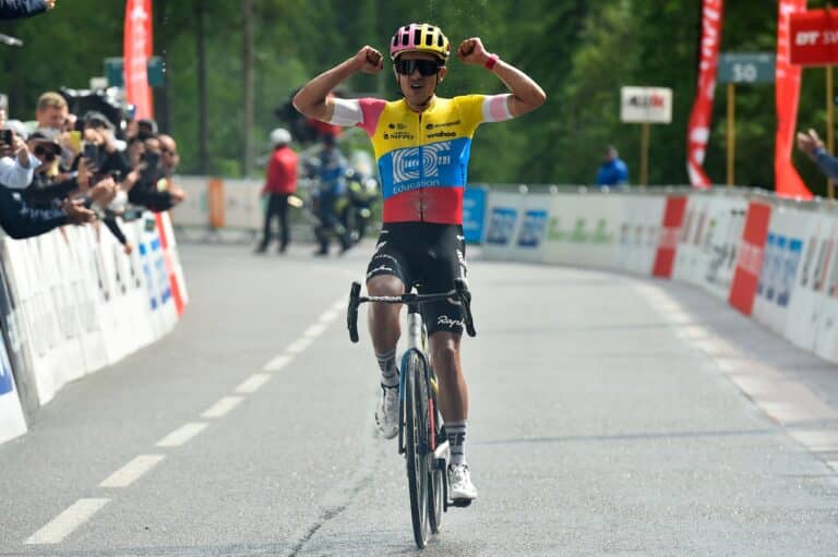 Richard Carapaz logra su primer triunfo en Europa previo al Critérium
