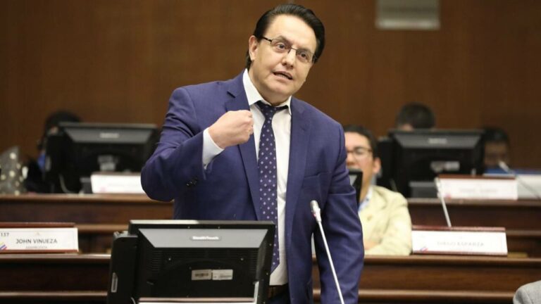 Villavicencio culpa a sus simpatizantes de usar canciones sin permiso