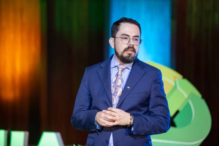 Columnista denunció censura en Vistazo por opinión del juicio político