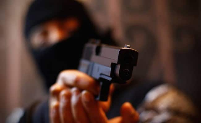 Video capta asalto a una mujer en urbanización del Valle de los Chillos