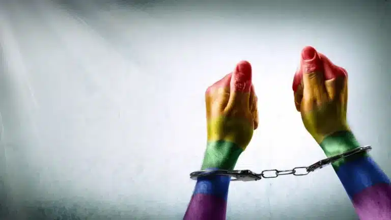 No estaba desparecido, su familia lo »internó» por su orientación sexual