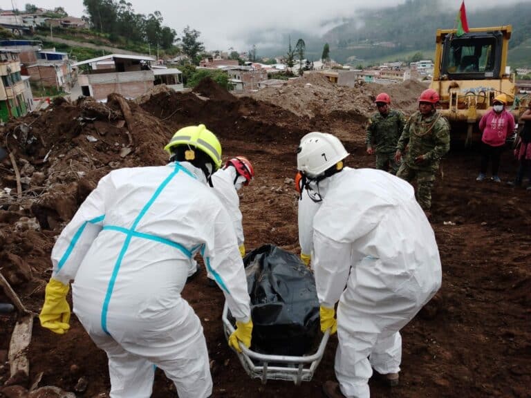 Deslave en Alausí: Aumenta a 61 la cifra de fallecidos