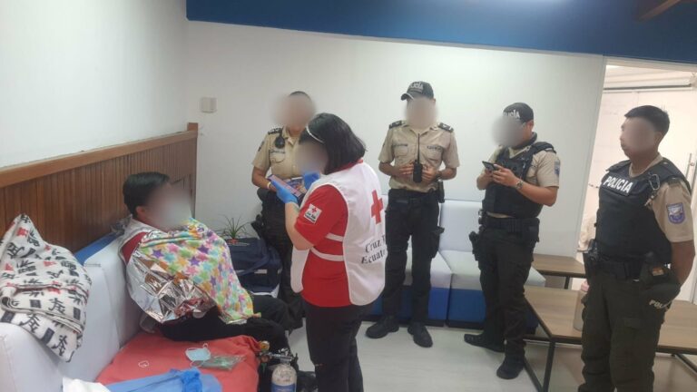 Hallan a recién nacida dentro de un basurero, en Quito