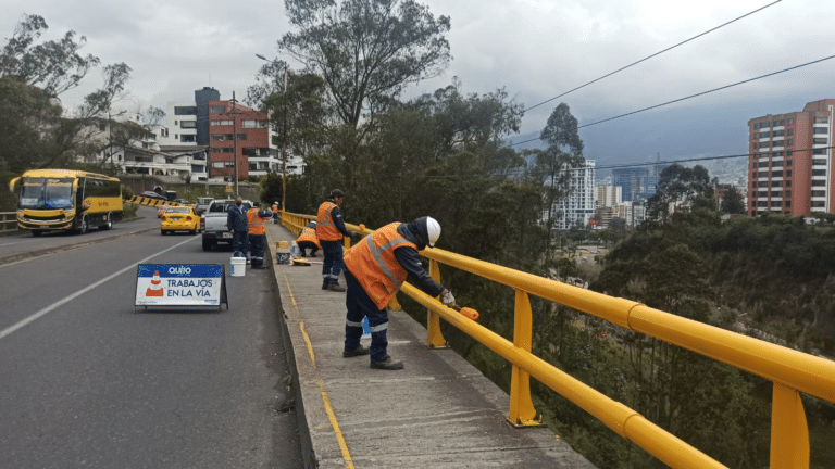Una mujer se quitó la vida al lanzarse de un puente al norte de Quito