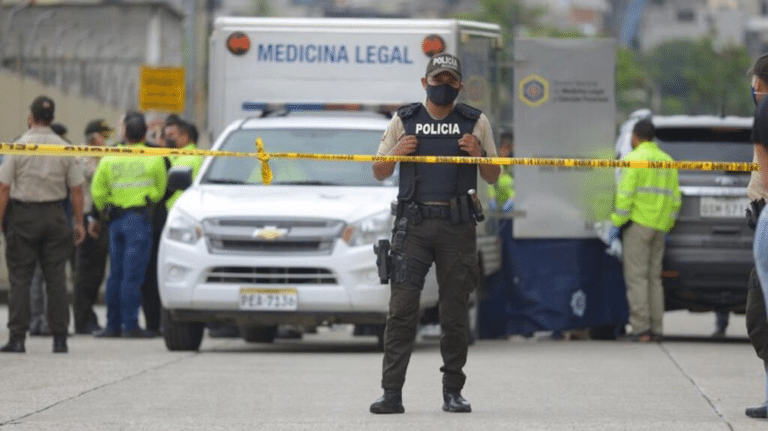 Secuestradores murieron en una persecución policial, en Ambato