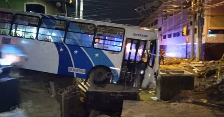 Un motociclista falleció tras ser arrollado por un bus, en Guayaquil