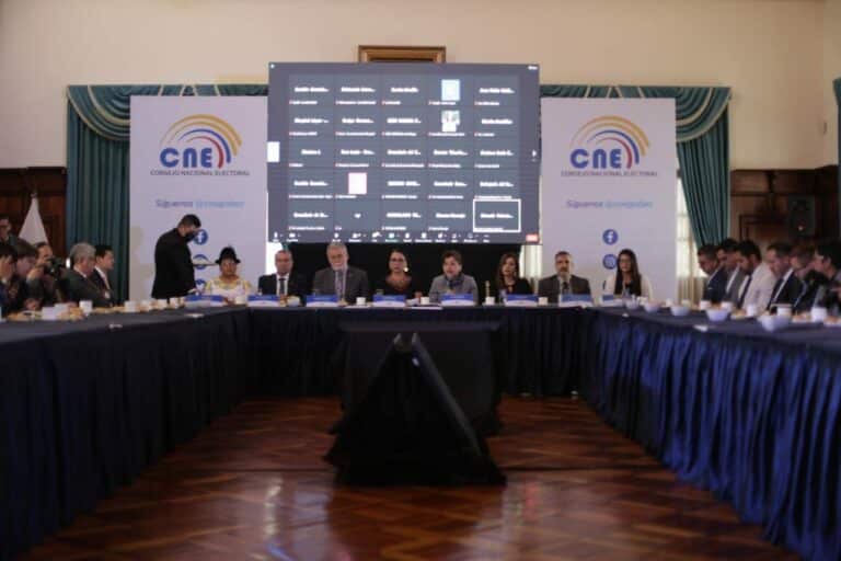 CNE estaría por cruzar la »línea roja» en los plazos para las elecciones
