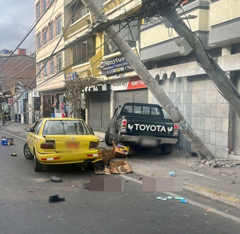 Una pareja de adultos mayores fue atropellada mientras se subía a un taxi