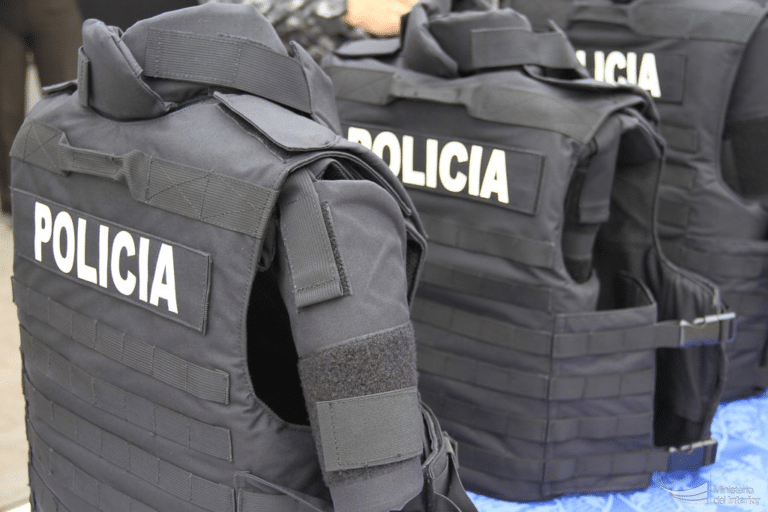 Se denuncia supuesto sobreprecio en compra de chalecos antibalas para la Policía