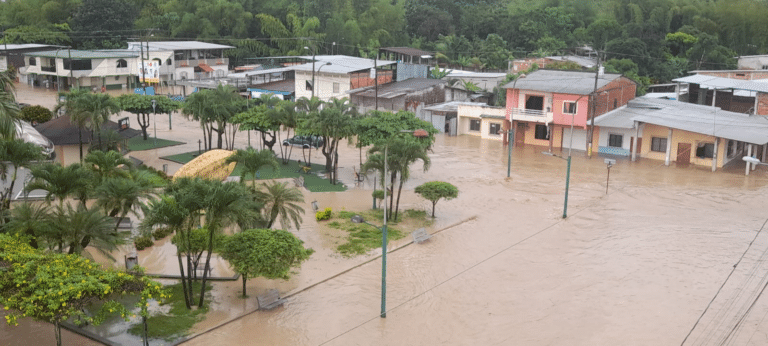 Fuertes lluvias causan estragos en cantones de Manabí