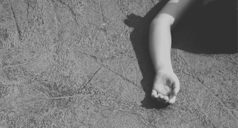 Un niño muere tras caer del octavo piso de un edificio al norte de Quito
