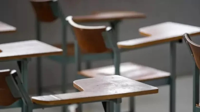 Las extorsiones llegan a las »escuelas seguras» de la ministra Brown