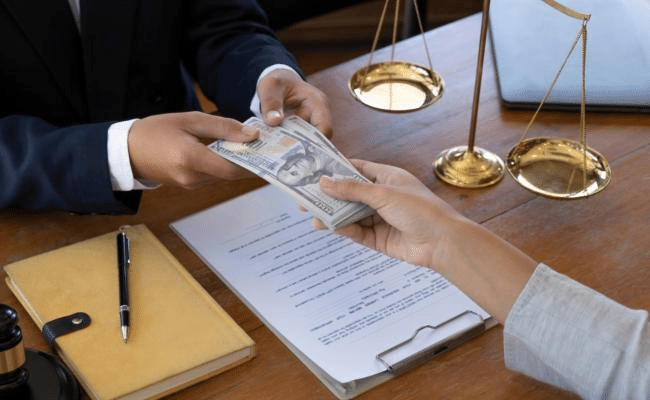Exfuncionarios de Fiscalía sentenciados a cuatro años de prisión por concusión