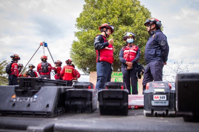 Bomberos de Quito obtienen la acreditación IRNAP