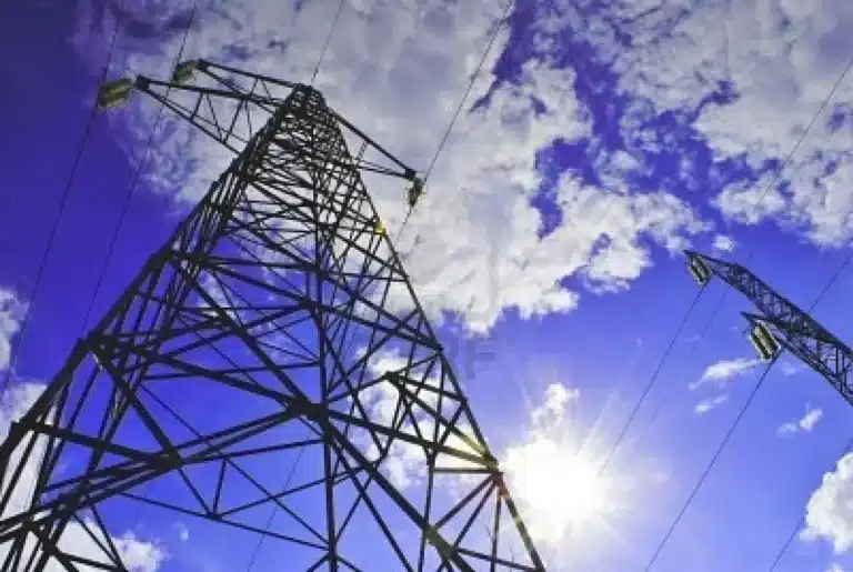 A última hora: Lasso firmó la concesión de ocho proyectos eléctricos con el sector privado