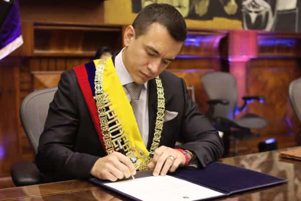 Noboa niega acuerdos en la Asamblea Nacional