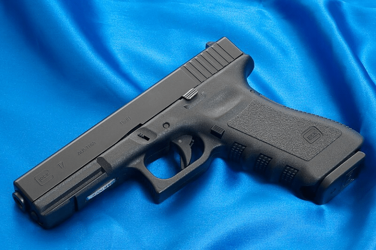 Roban 64 armas de fuego de una UPC, en Santa Ana