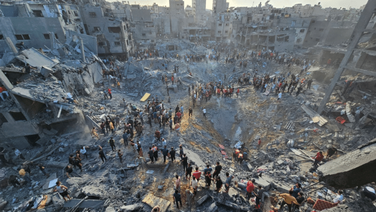 Ecuador expresa «profunda preocupación» por bombardeo israelí en campo de refugiados palestino