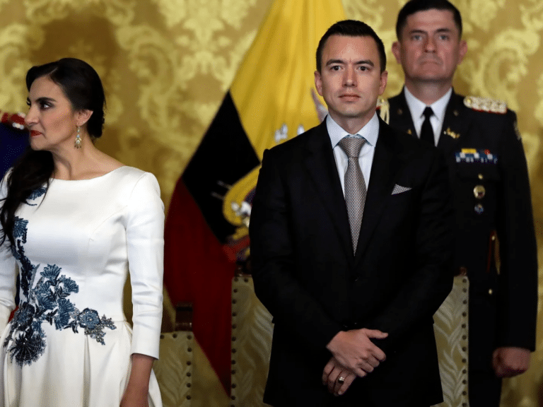 Noboa ordena reestructurar la Vicepresidencia para arrinconar a Abad