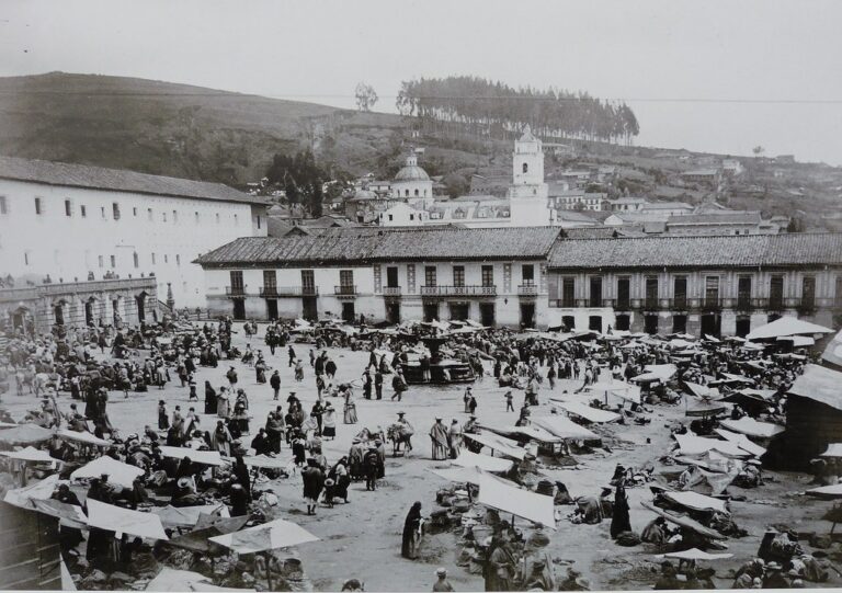 ¿Cuál es el mercado más antiguo e importante de la ciudad de Quito?