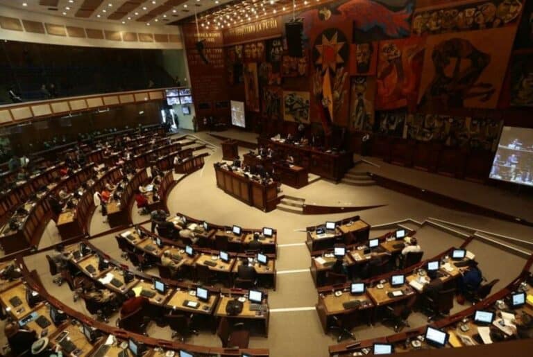 ¿Cuáles serían los nuevos requisitos para ser asambleísta?