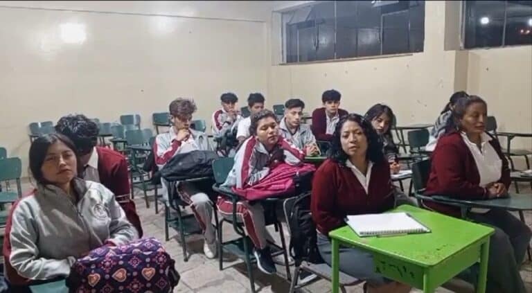 Sangolquí: Alumnos convocan a marcha pacífica para evitar el cierre de colegio nocturno