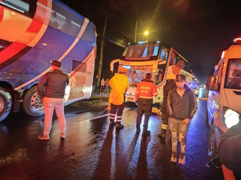 Tragedia en La Remonta: Choque mortal entre bus y motocicleta deja una niña fallecida