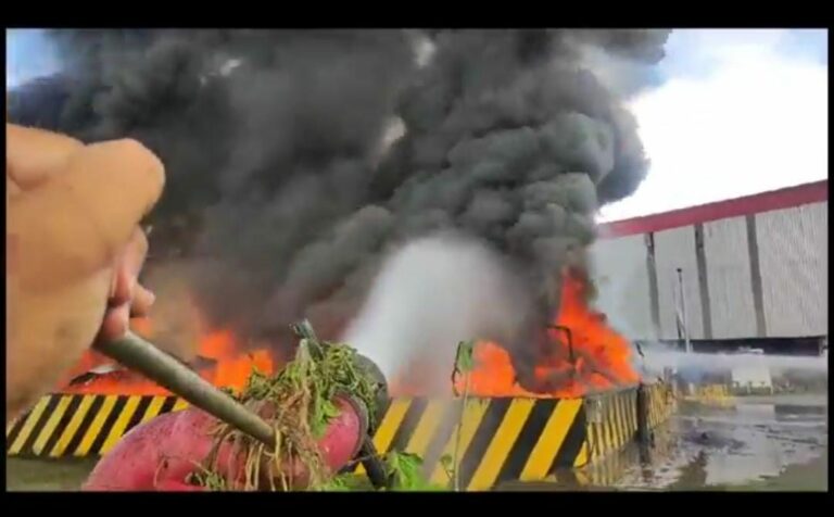 Terrible incendio en una fábrica de Milagros deja una persona herida