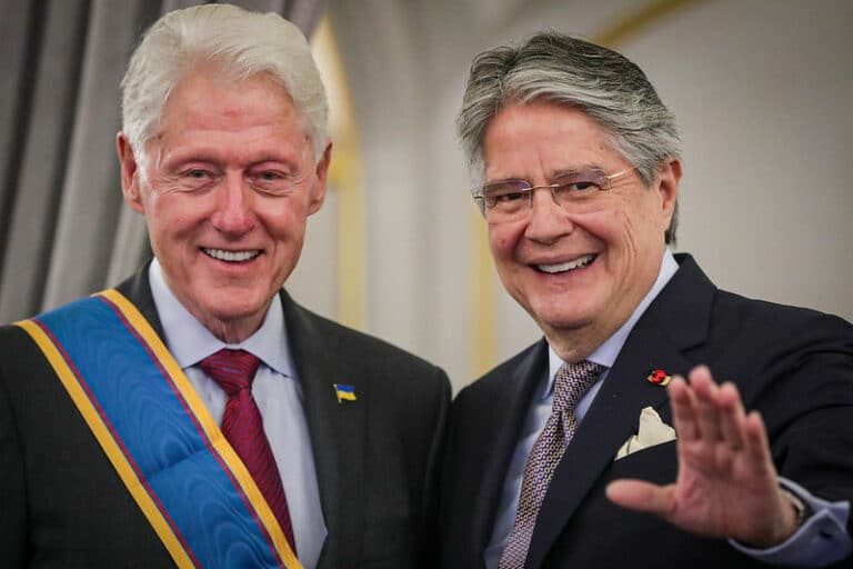 Bill Clinton habría viajado en el avión del pedófilo Jeffrey Epstein