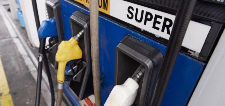 Gasolina Súper bajó 81 centavos en tres meses