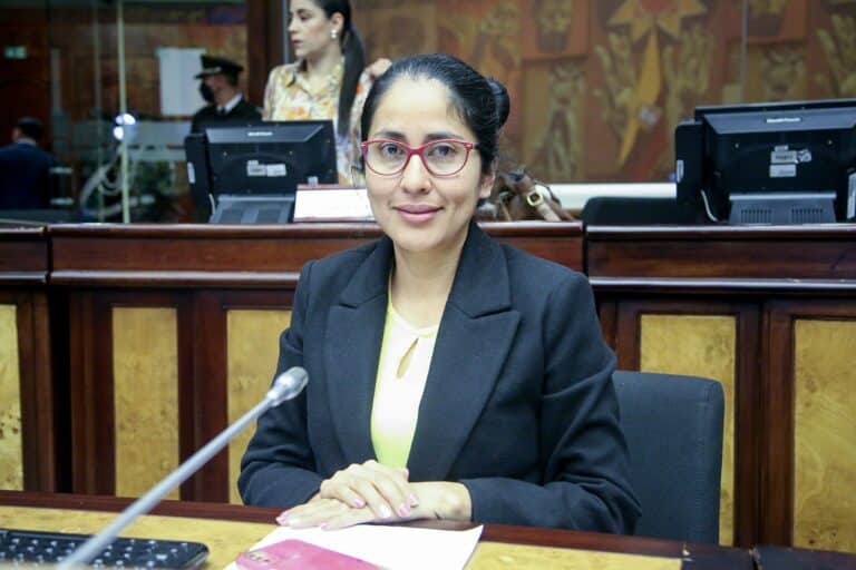 El primer ‘strike’: Legisladora Gissella Molina suspendida por 31 días
