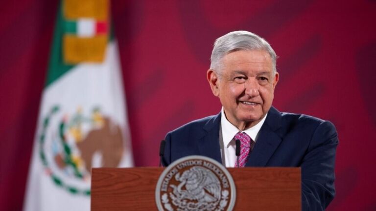 AMLO: «Rodearon la embajada con mucha prepotencia; así son los fachos»