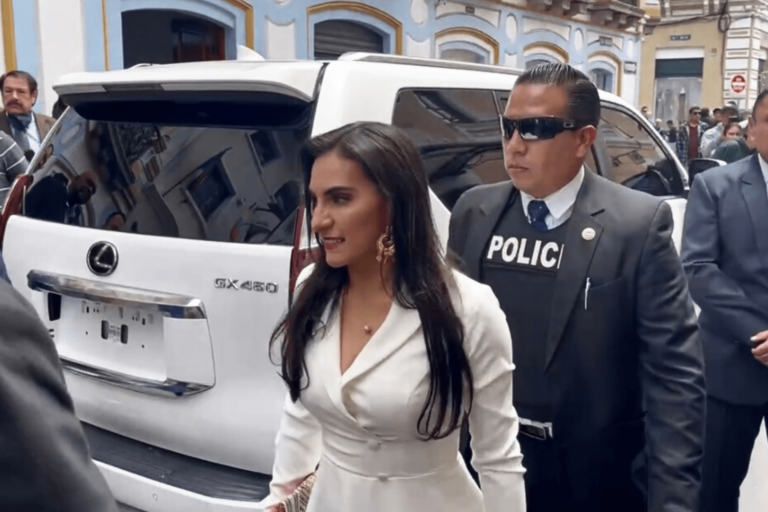 La vicepresidenta Abad teme por su vida en medio de un conflicto con el presidente Noboa