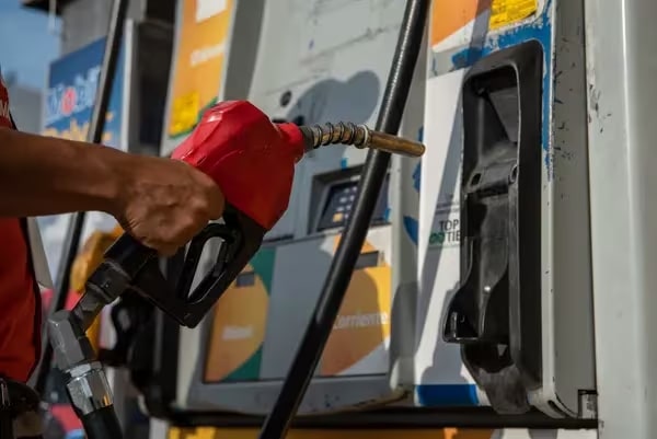 Precios de las gasolinas Extra y Ecopaís variarán cada mes